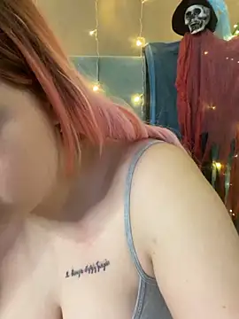 KellyMoors online show from 3, 11, 2025