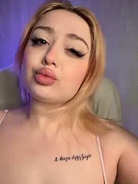 KellyMoors online show from 17, 4, 2026