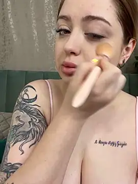 KellyMoors online show from 11, 10, 2025