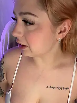 KellyMoors online show from 6, 4, 2026