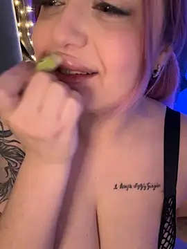 KellyMoors online show from 12, 3, 2026