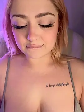 KellyMoors online show from 7, 4, 2026