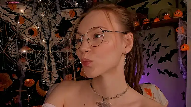 lyra thenymph online show from 1, 11, 2025