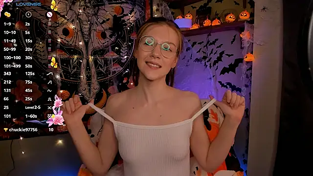 lyra thenymph online show from 24, 10, 2025