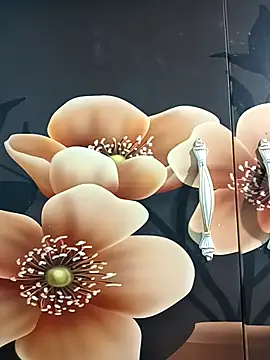 tulip-bae online show from 4, 10, 2025