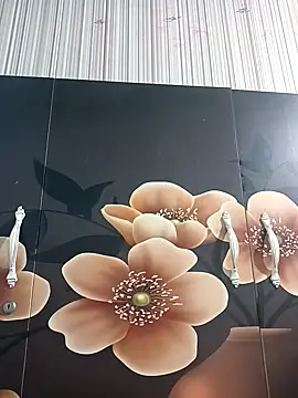 tulip-bae online show from 12, 10, 2025