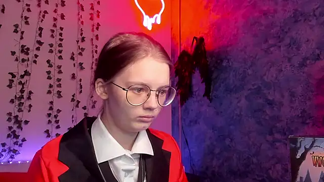 shy elina01 online show from 28, 10, 2025