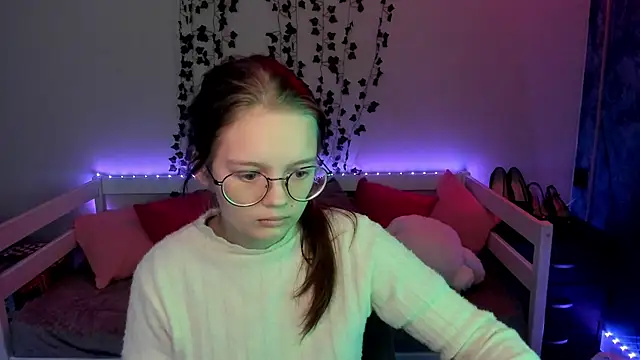 shy elina01 online show from 4, 11, 2025