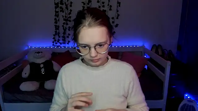 shy elina01 online show from 6, 11, 2025