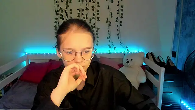 shy elina01 online show from 4, 10, 2025