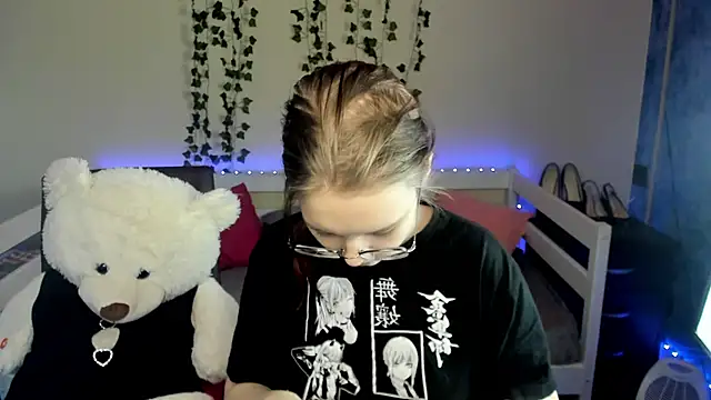 shy elina01 online show from 5, 11, 2025