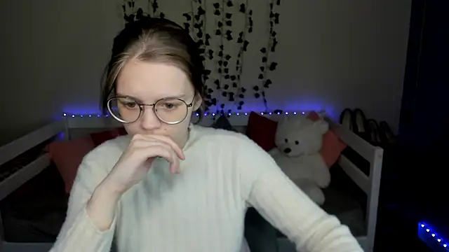 shy elina01 online show from 3, 11, 2025