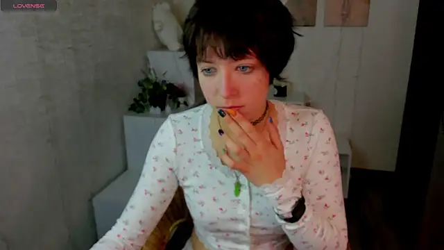 Sara Frayer online show from 8, 10, 2025