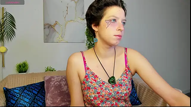 Sara Frayer online show from 18, 11, 2025