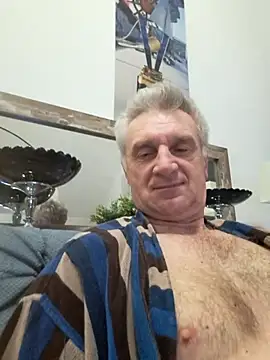 Snapshot of Vintermelon2 chatting on 23, 2, 2026 Vintermelon2 online show from 23, 2, 2026