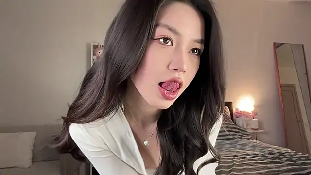 yourlittlesunrise  online show from 13, 11, 2025