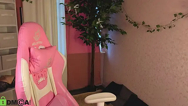 L1na Reeds online show from 10, 4, 2026