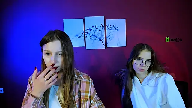 esme moore  online show from 20, 10, 2025