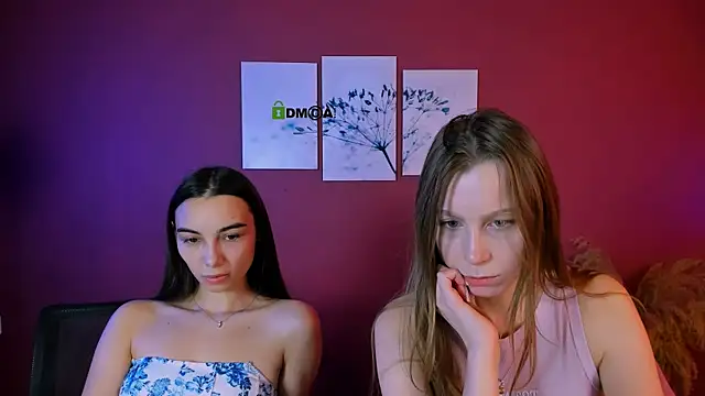 esme moore  online show from 28, 10, 2025