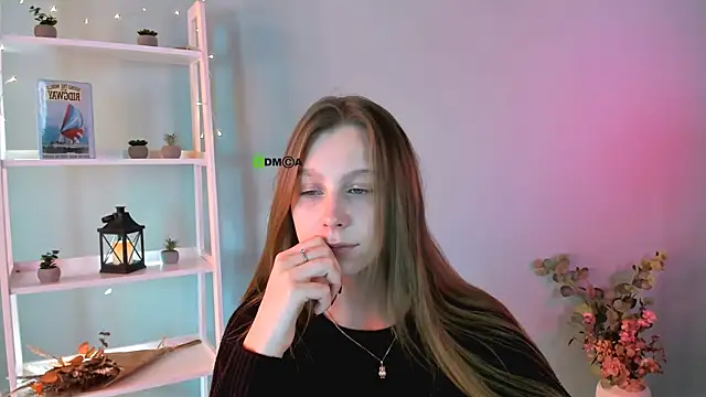 esme moore  online show from 4, 10, 2025