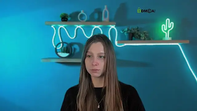 esme moore  online show from 13, 10, 2025