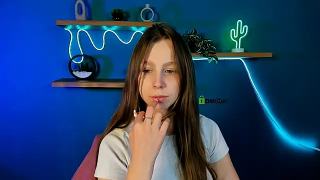 esme moore  online show from 11, 11, 2025