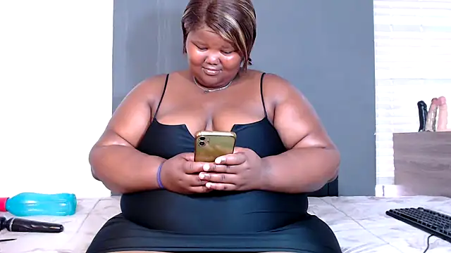 LadyBear2002 online show from 4, 11, 2025