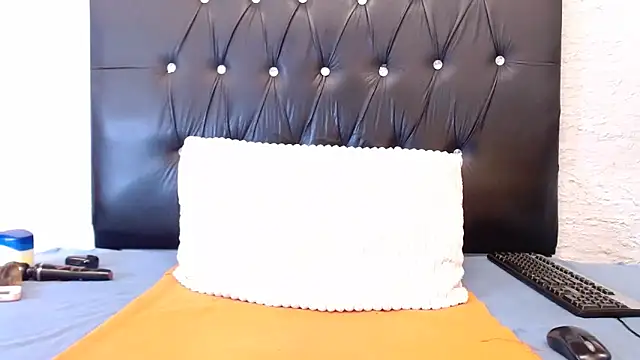 LadyBear2002 online show from 10, 4, 2026