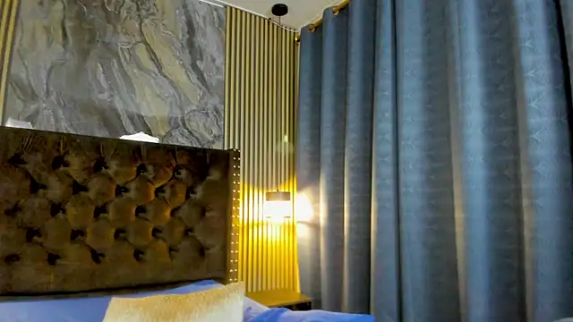 Nikki Vesper online show from 12, 4, 2026