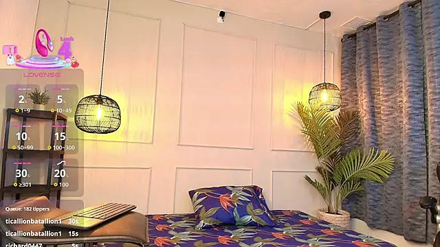 Snapshot of Nikki_Vesper chatting on 17, 12, 2025 Nikki Vesper online show from 17, 12, 2025