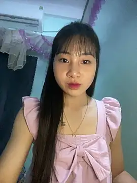 Snapshot of banlinh004 chatting on 9, 4, 2026 banlinh004 online show from 9, 4, 2026
