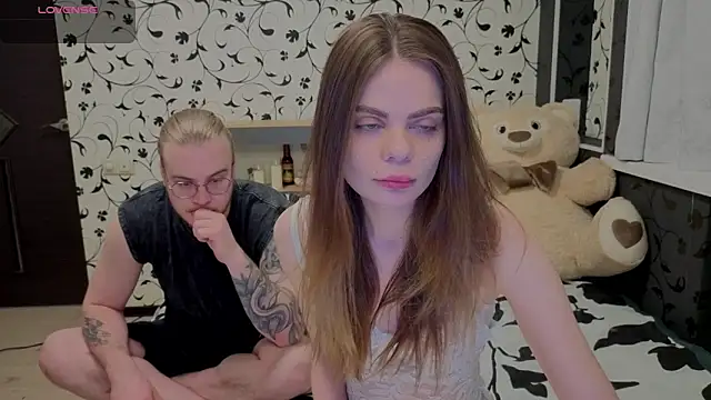 xAlisontiny online show from 6, 4, 2026