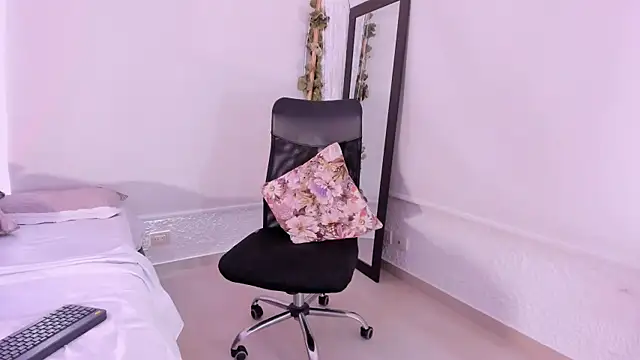 Snapshot of merlinda_ chatting on 10, 10, 2025 merlinda online show from 10, 10, 2025