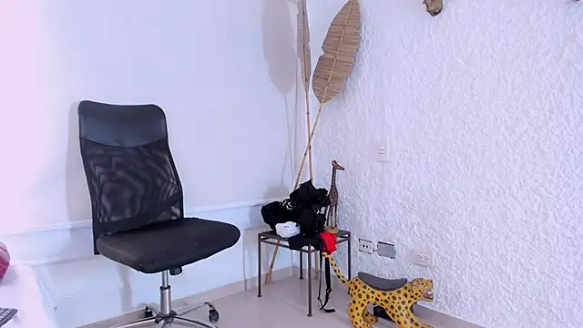 Snapshot of merlinda_ chatting on 1, 12, 2025 merlinda online show from 1, 12, 2025