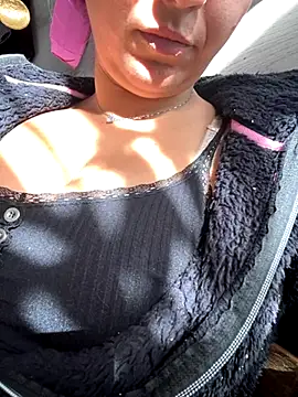 Daiana Andra online show from 6, 11, 2025