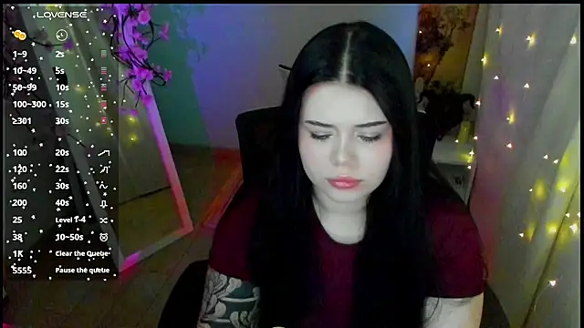Mona Esty online show from 4, 5, 2026