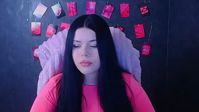 Mona Esty online show from 6, 11, 2025