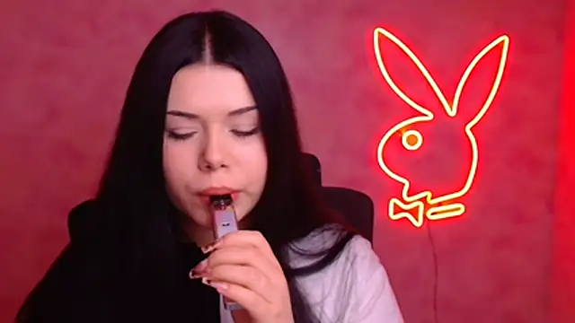 Mona Esty online show from 3, 12, 2025