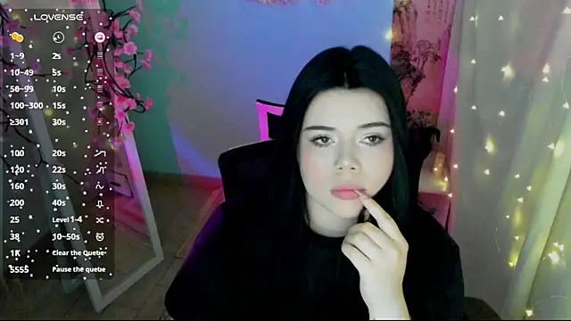 Mona Esty online show from 9, 7, 2026