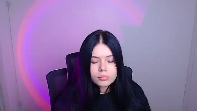 Mona Esty online show from 7, 10, 2025