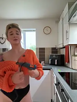 MimiMaee online show from 1, 12, 2025