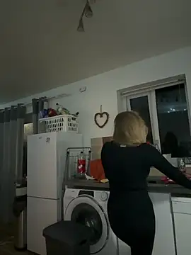 MimiMaee online show from 10, 11, 2025