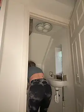 MimiMaee online show from 2, 11, 2025