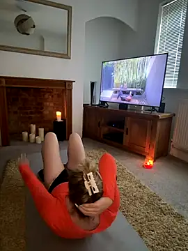 MimiMaee online show from 12, 11, 2025