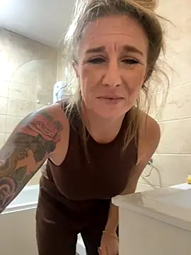 MimiMaee online show from 26, 10, 2025