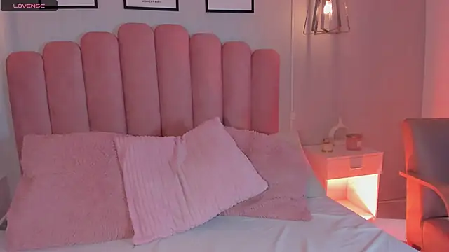 mara swan  online show from 21, 12, 2025