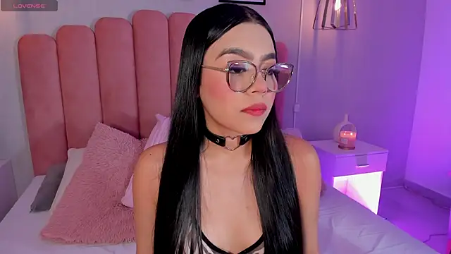 mara swan  online show from 28, 11, 2025