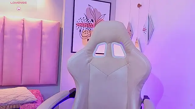 CamilaLevy online show from 10, 4, 2026