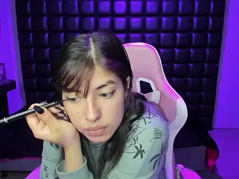 Violetta Swett  online show from 5, 12, 2025