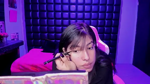 Violetta Swett  online show from 1, 12, 2025